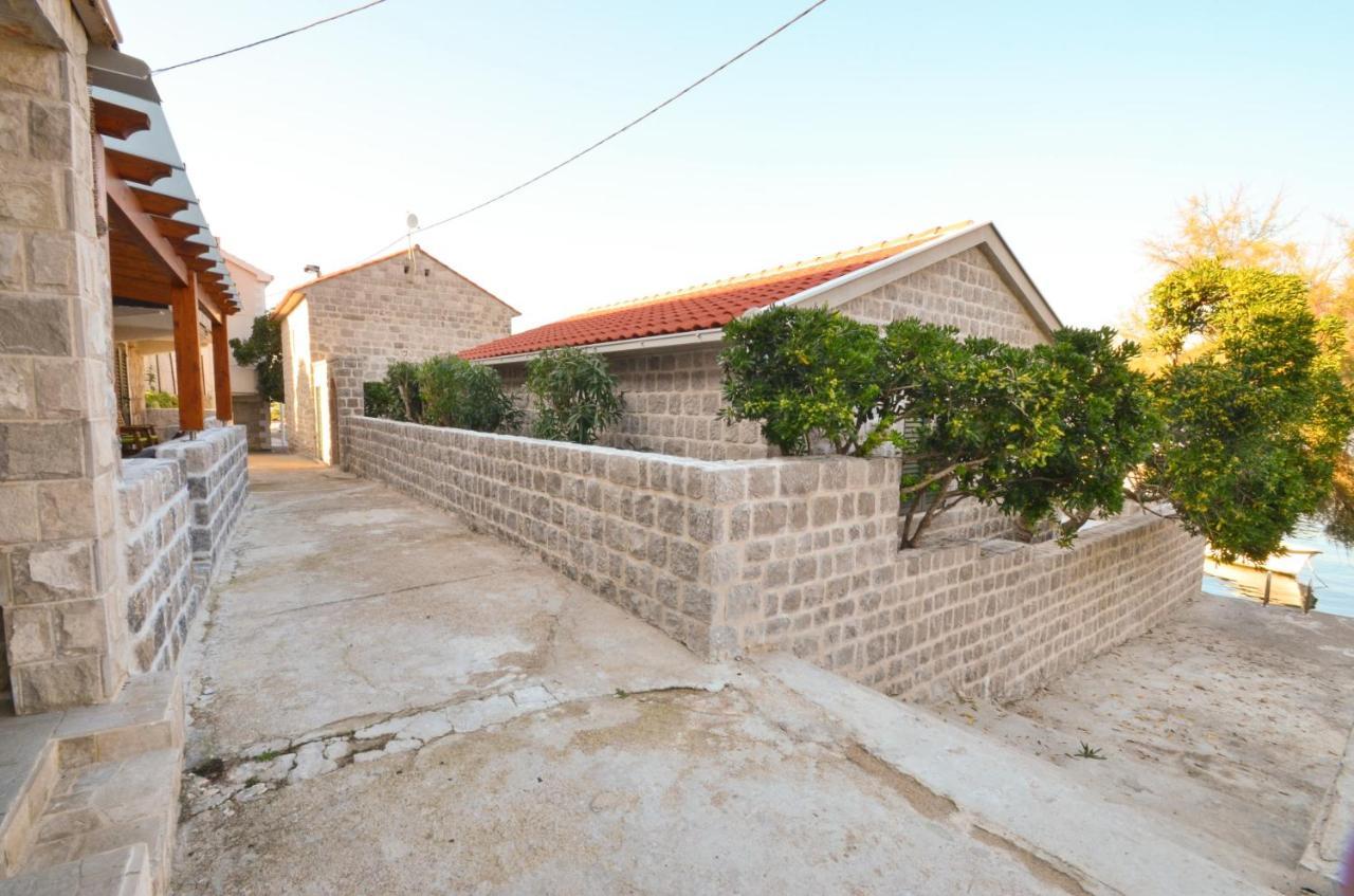Leut Stone Residence Tivat Exterior foto