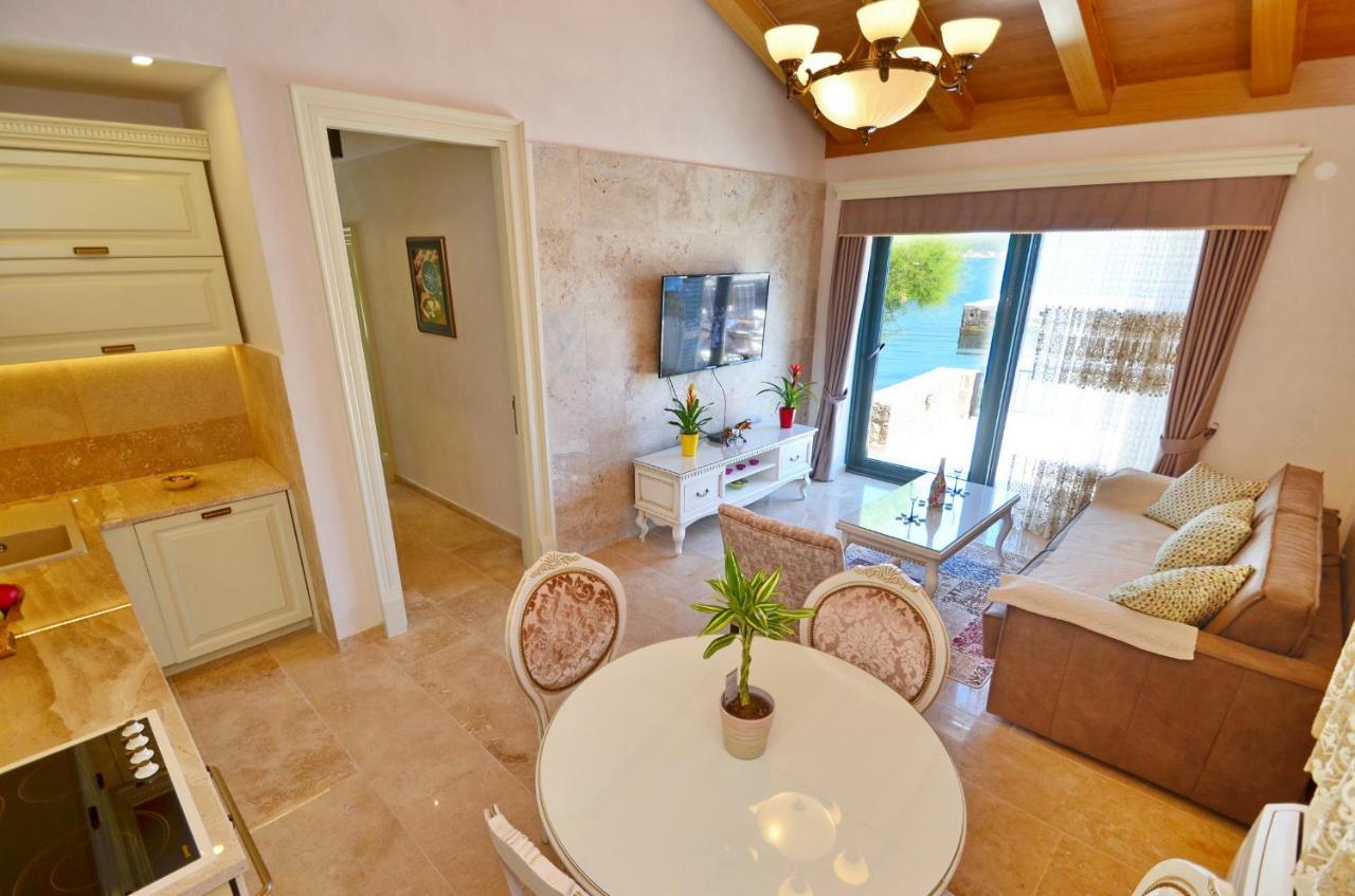 Leut Stone Residence Tivat Exterior foto