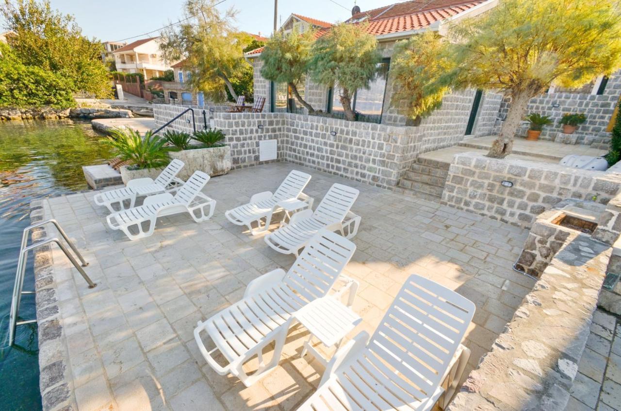 Leut Stone Residence Tivat Exterior foto