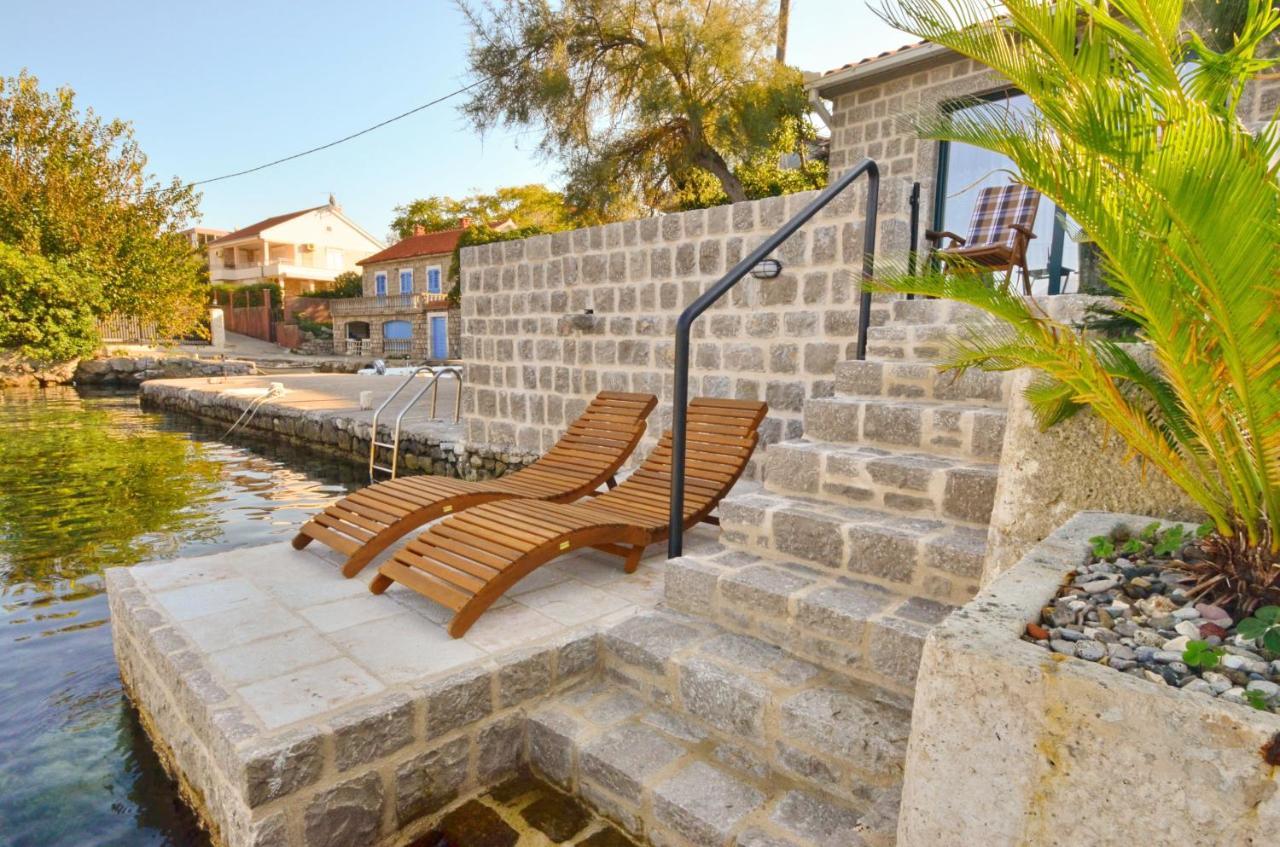 Leut Stone Residence Tivat Exterior foto