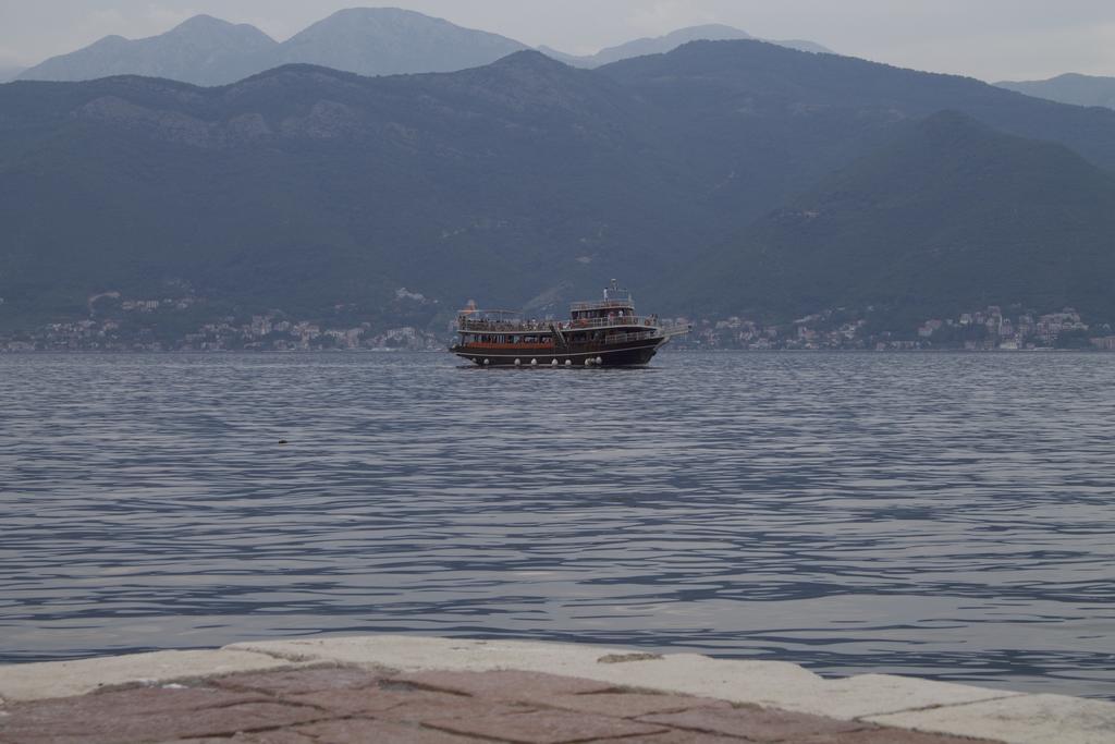 Leut Stone Residence Tivat Exterior foto